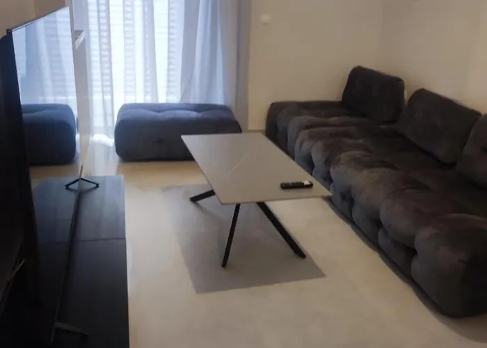 Urban Elegance لاريسا